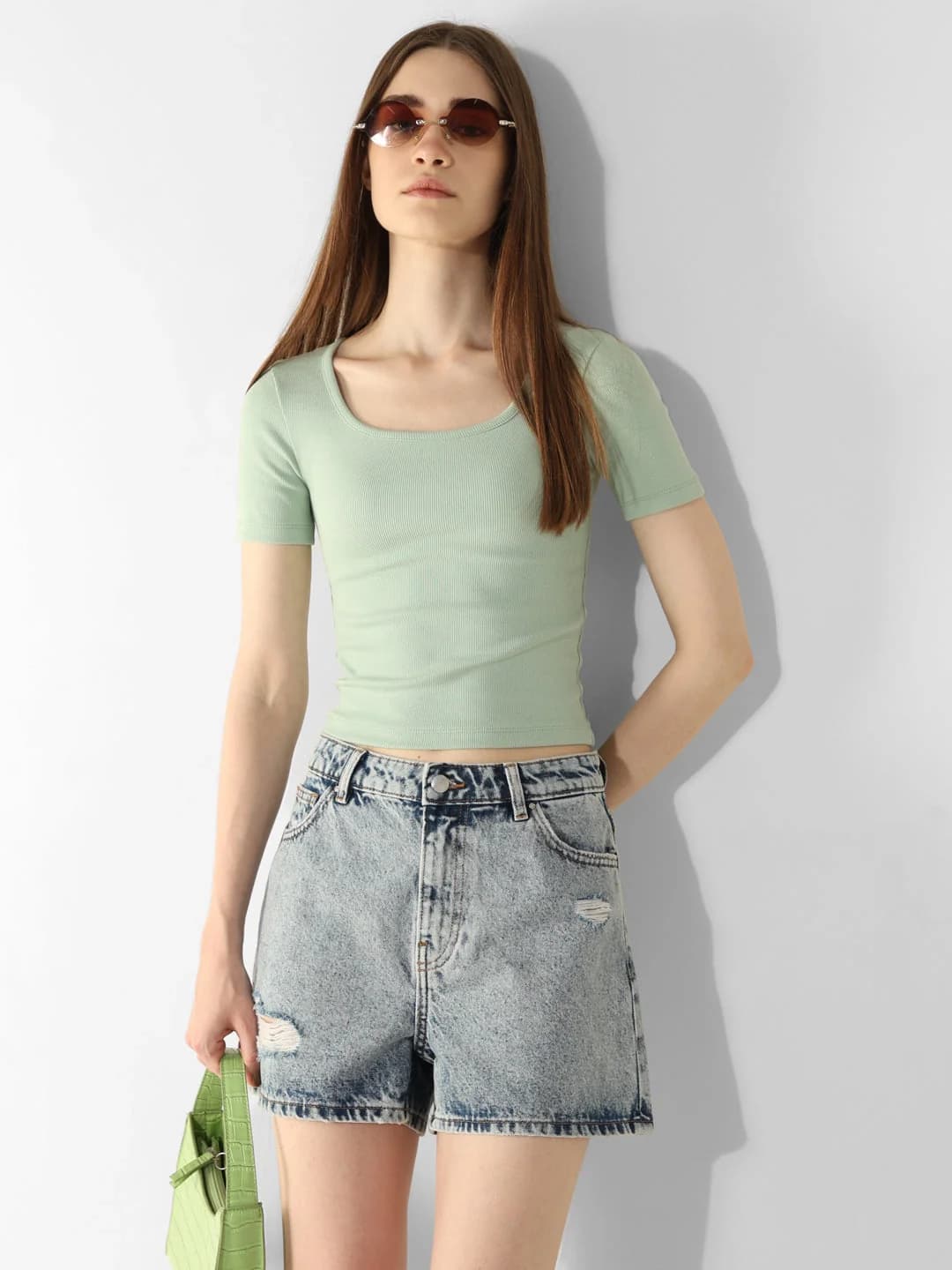 Women's Green Casual Solid Slim Fit Tshirt