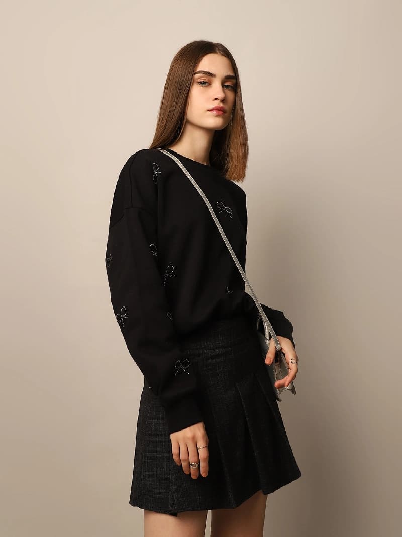 Women's Black Casual Solid Regular Fit Sweatshirt