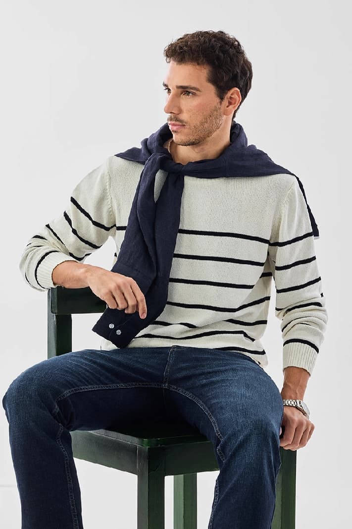 Men's White Casual Striped Regular Fit Sweater
