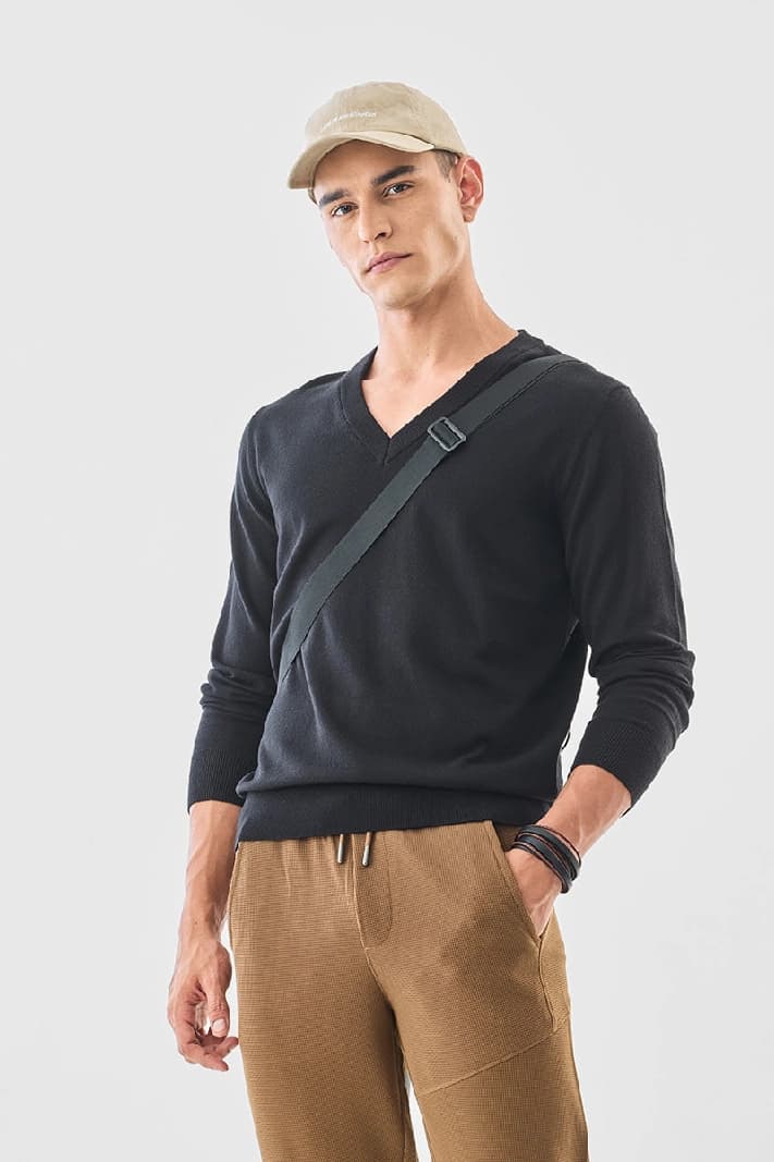 Men's Black Casual Solid Regular Fit Sweater