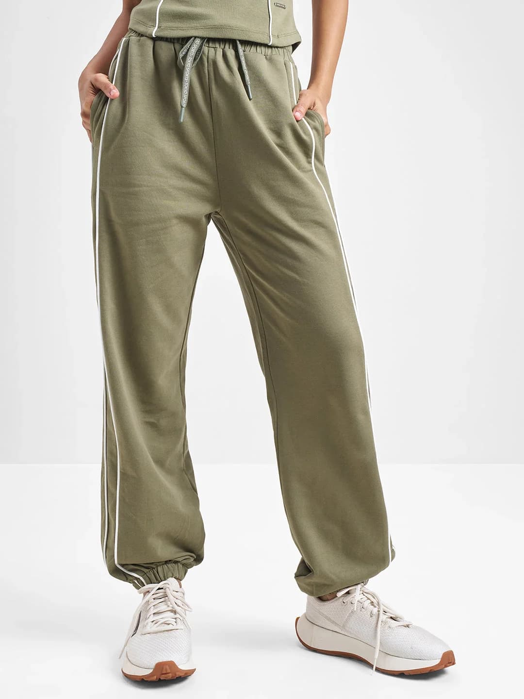 Women's Green Casual Solid Straight Fit Jogger