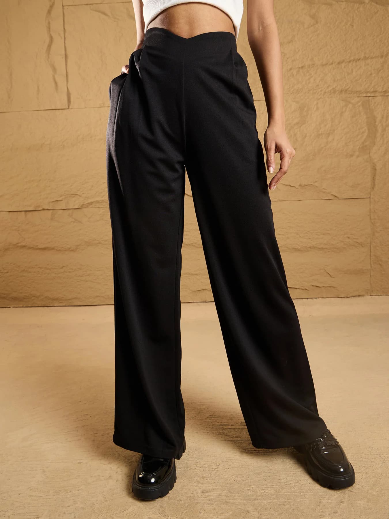 Women's Black Casual Solid Regular Fit Trouser