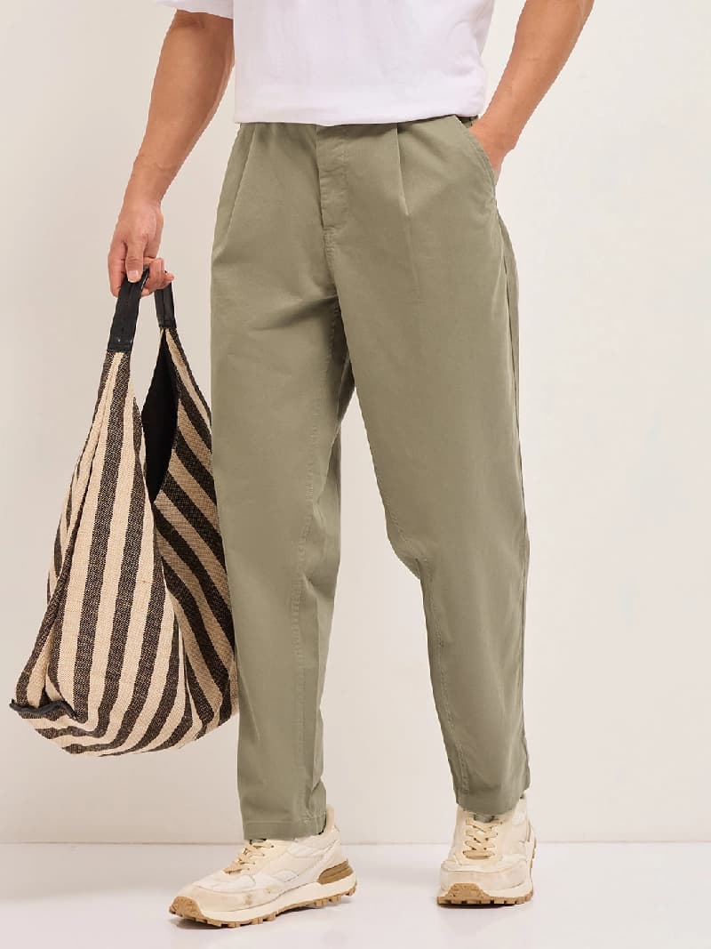 Men's Beige Casual Solid Tapered Fit Trouser