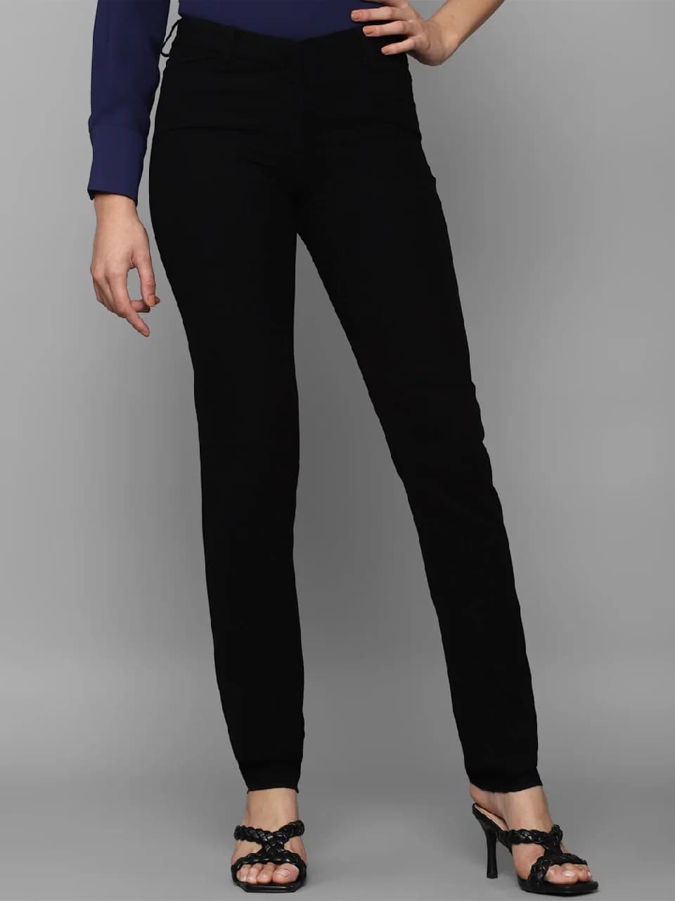 Women's Black Casual Solid Tapered Fit Trouser