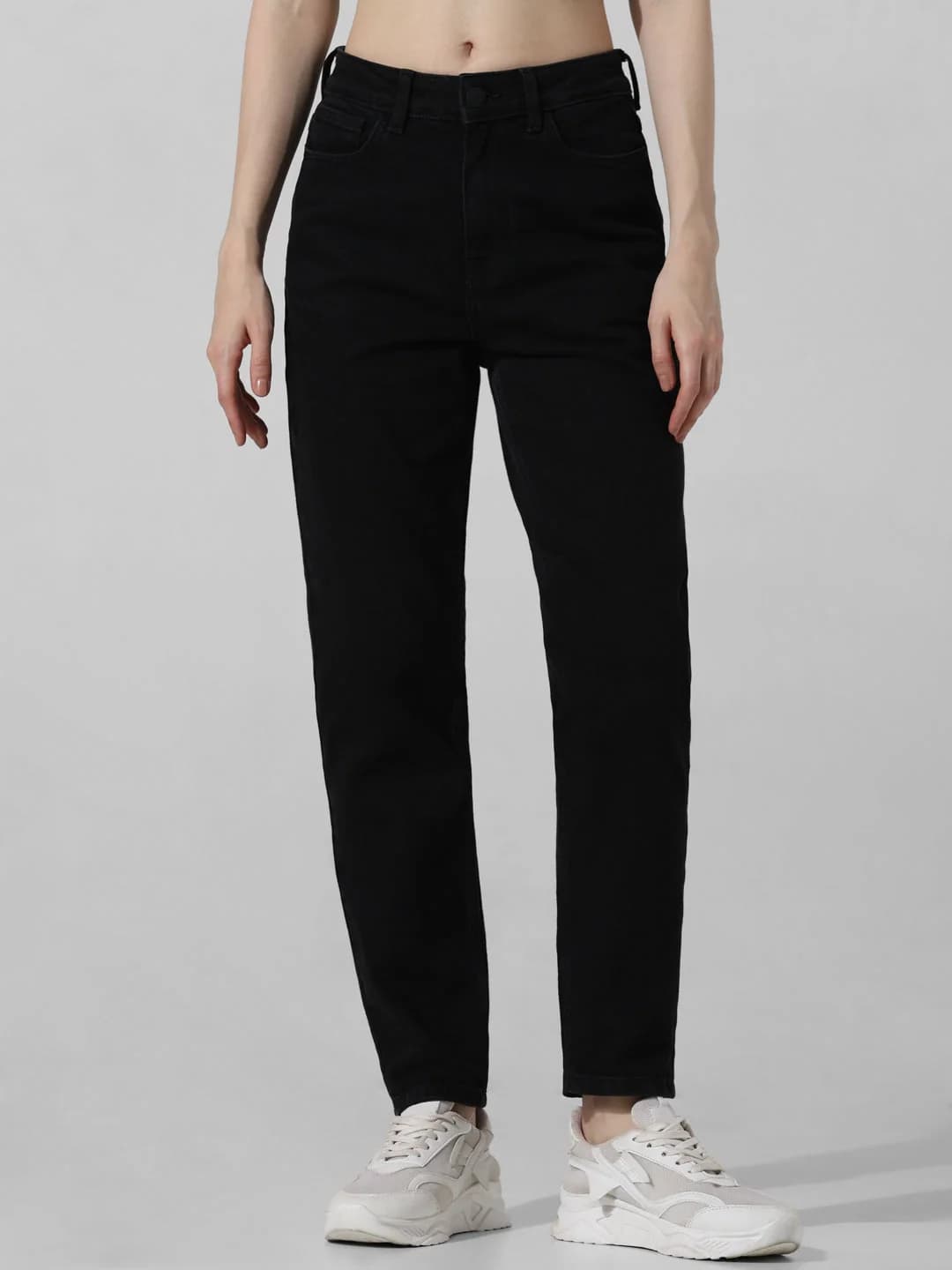 Women's Black Casual Solid Tapered Fit Jeans