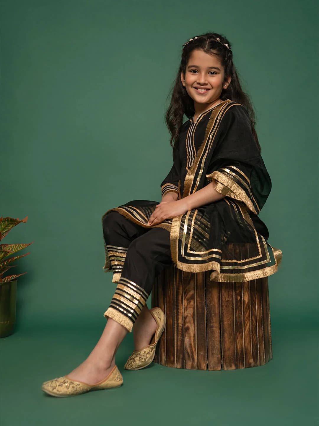 Girls Black Silk Blend Solid Lace Detailing Kurta Pyjama And Dupatta Set