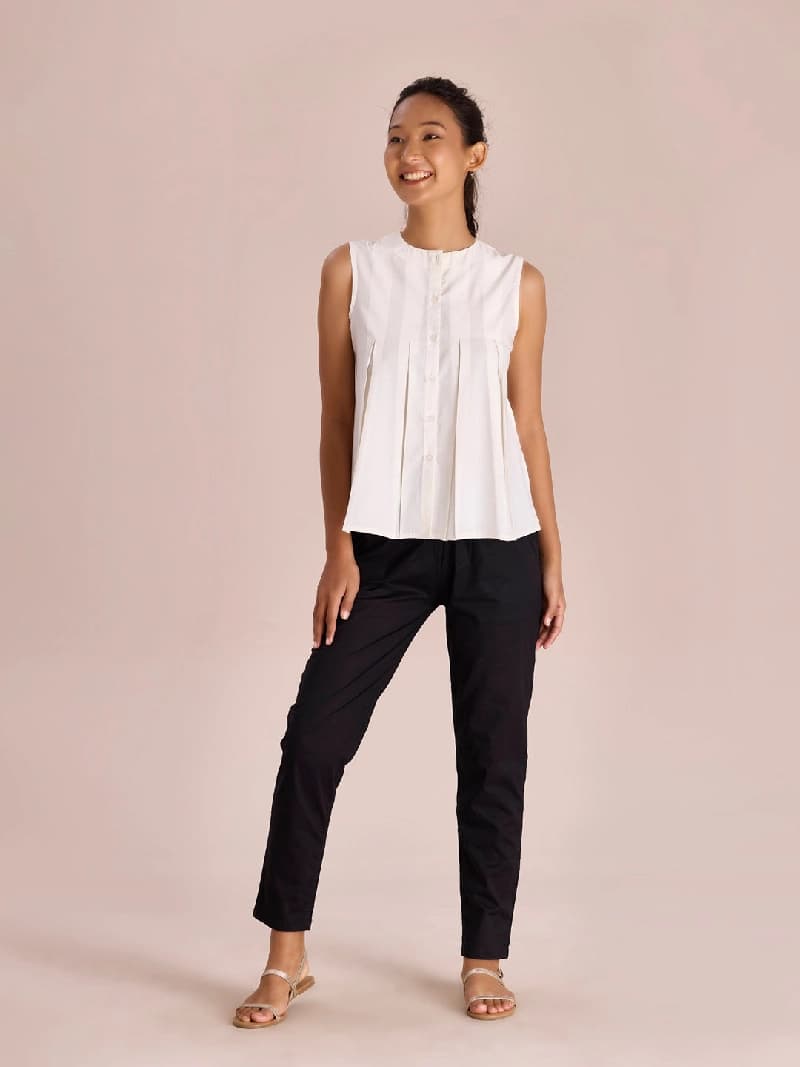 Women's Black Casual Solid Tapered Fit Trouser