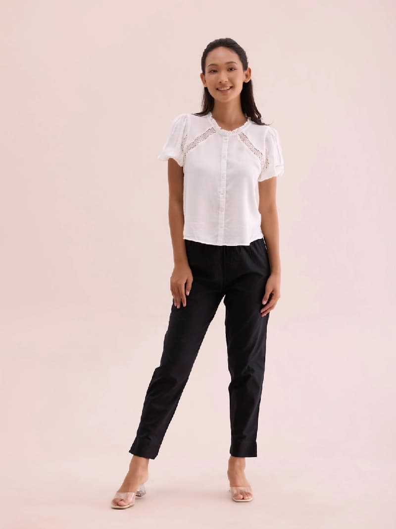 Women's Black Casual Solid Tapered Fit Trouser