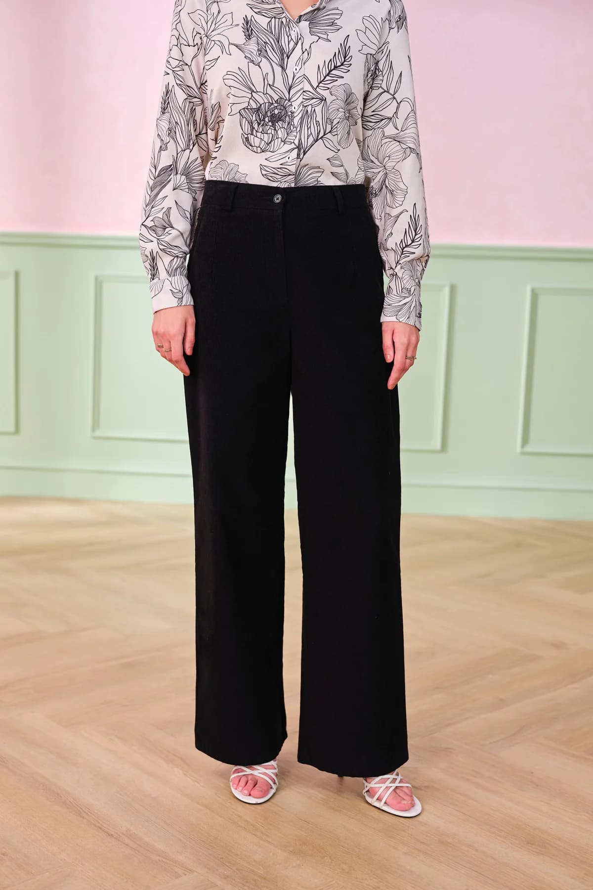 Women's Black Casual Solid Baggy Fit Trouser