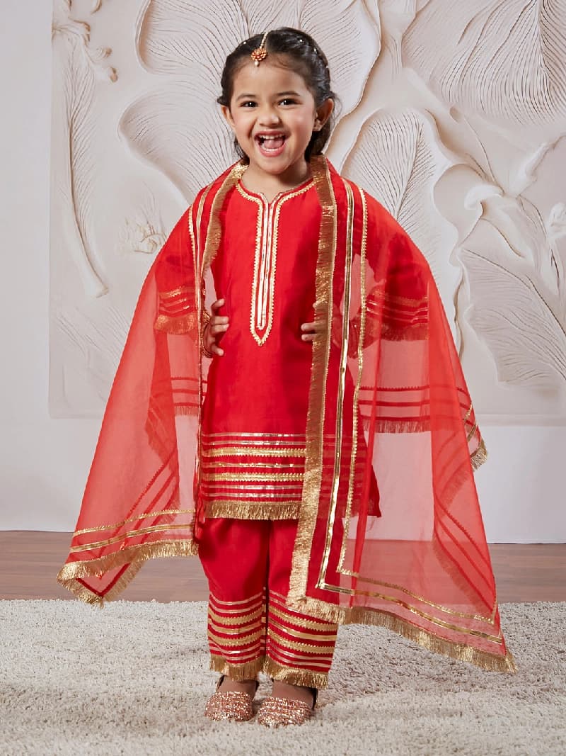 Girls Red Silk Blend Solid Lace Detailing Kurta Pyjama And Dupatta Set