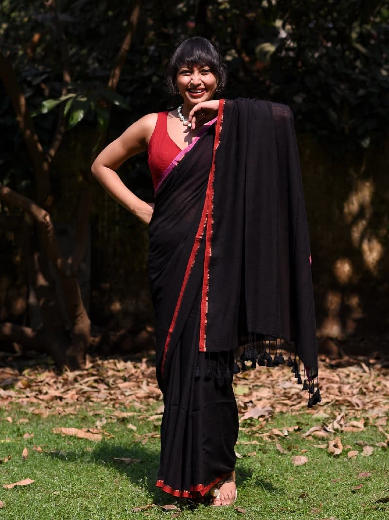 Women's Black Casual Solid Regular Fit Saree