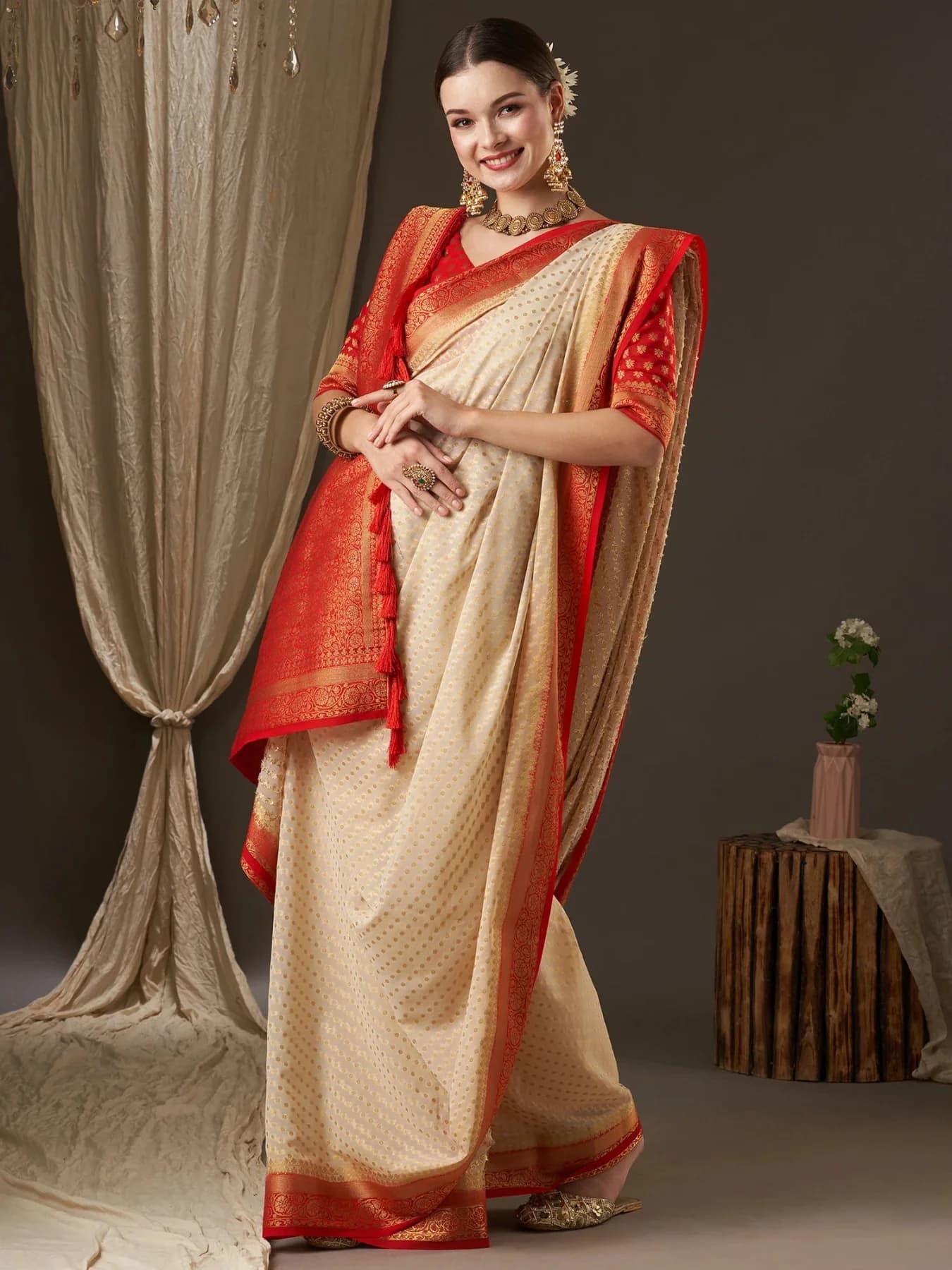 Women's White Party Regular Fit Saree