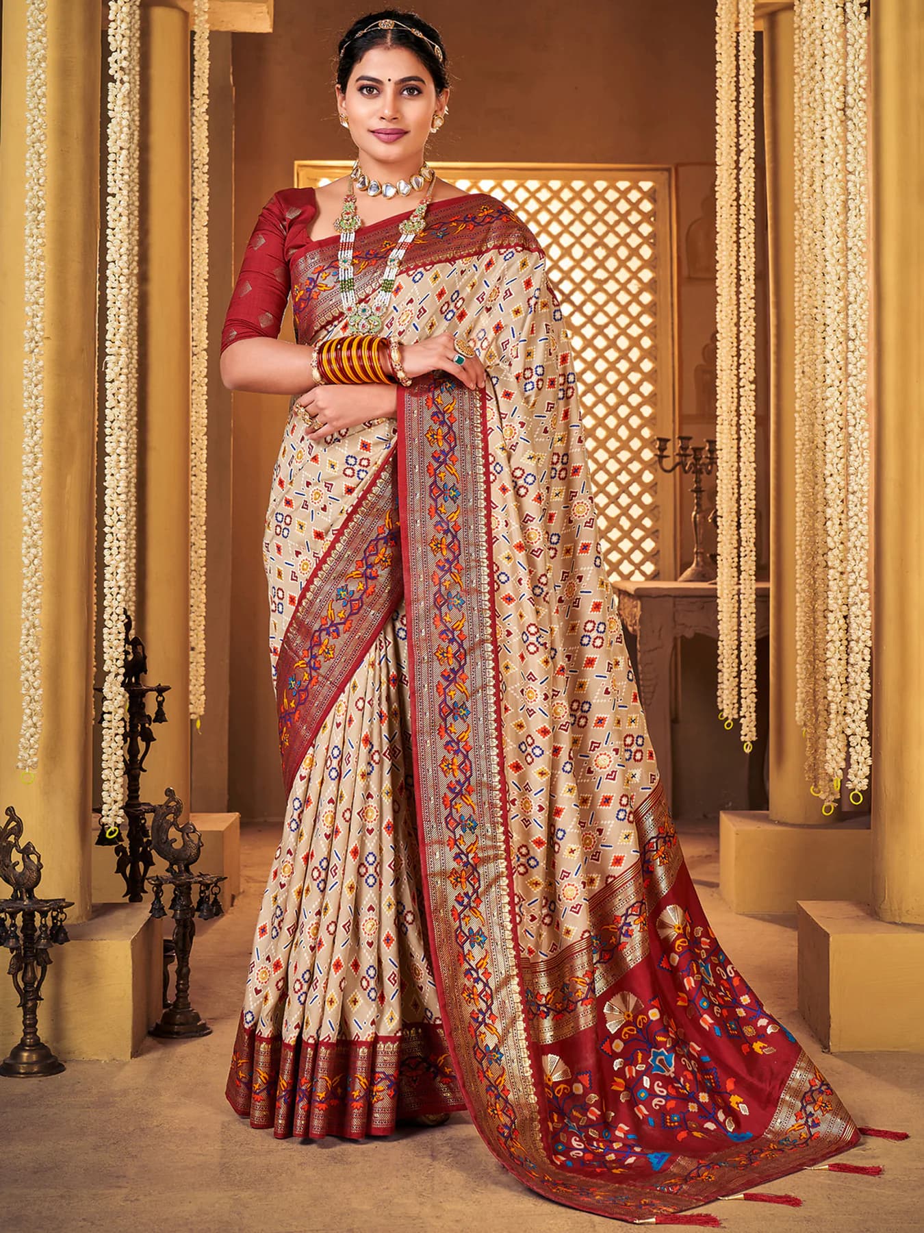 Women's White Party Regular Fit Saree