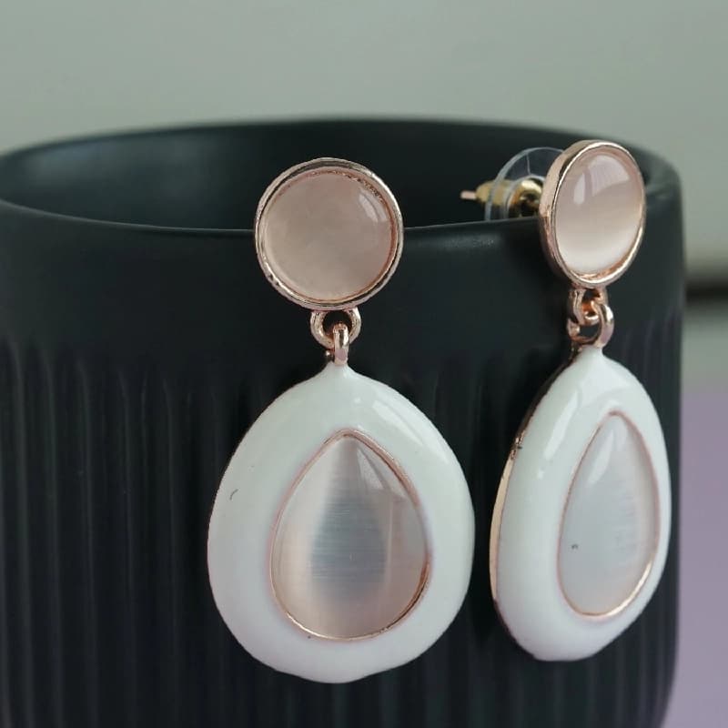 Women's White Enamel with Monalisa Bead Stud Earring