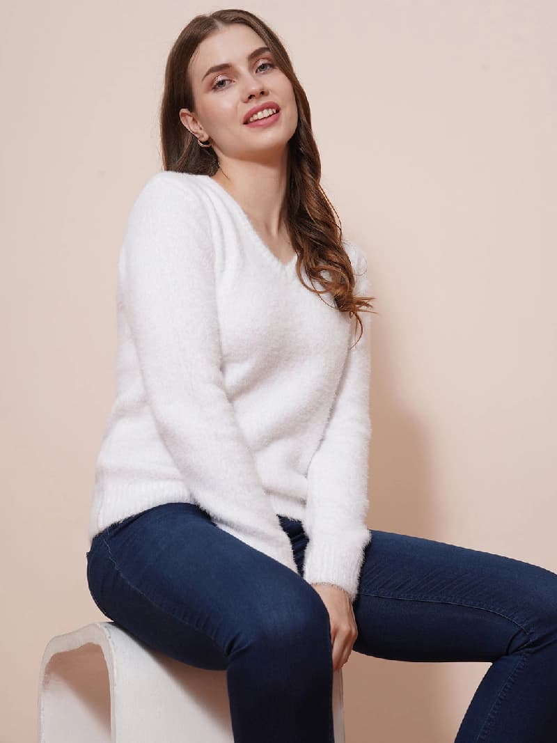Women's White Casual Solid Regular Fit Sweater