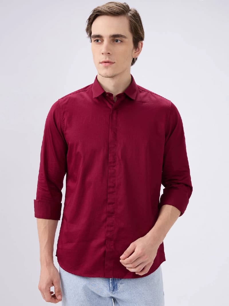 Men's Red Casual Solid Slim Fit Shirt