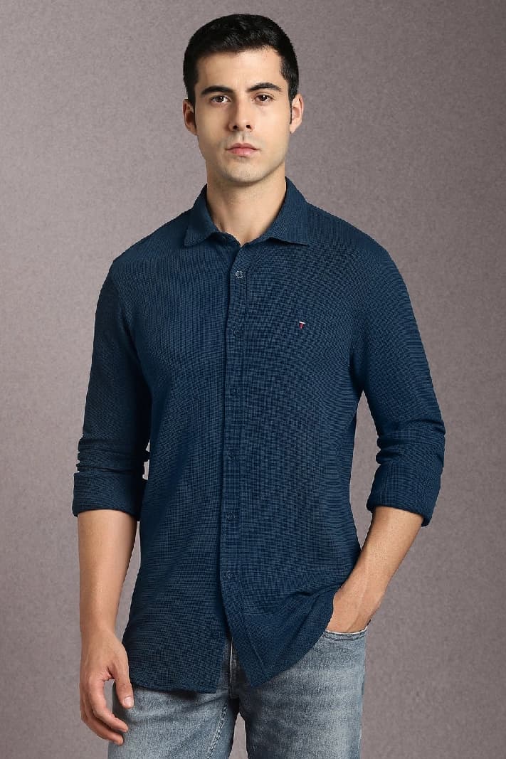 Men's Blue Casual Solid Slim Fit Shirt