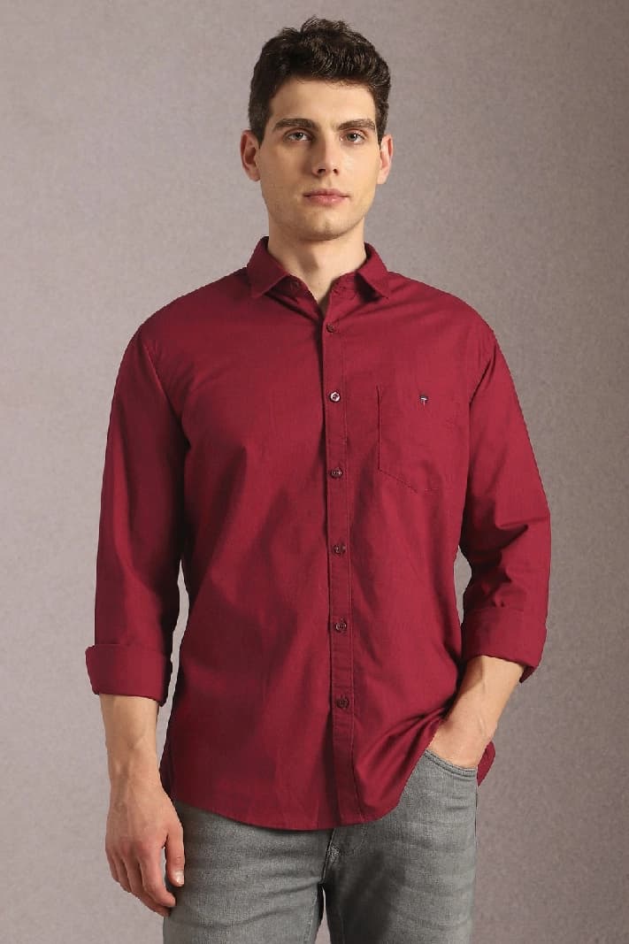 Men's Red Casual Solid Slim Fit Shirt