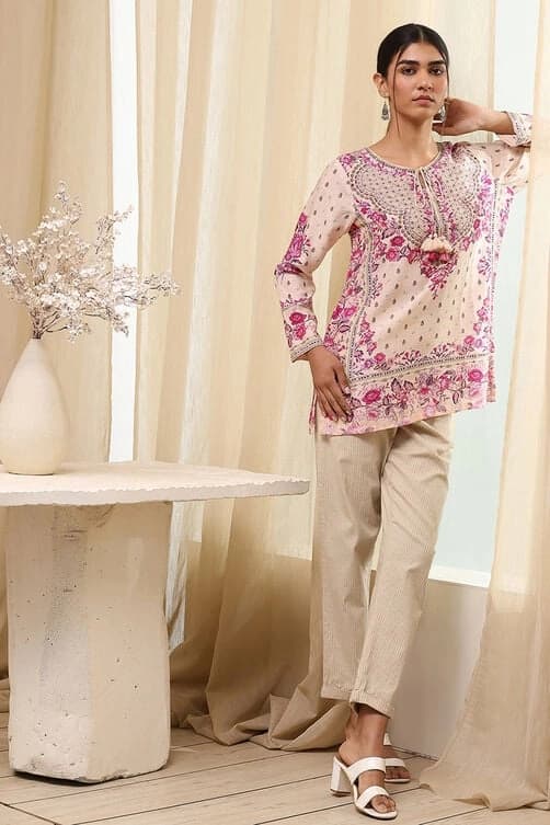 Women's Pink Festive Printed Regular Fit Kurti
