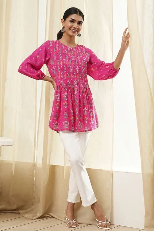 Women's Pink Festive Printed Regular Fit Kurti