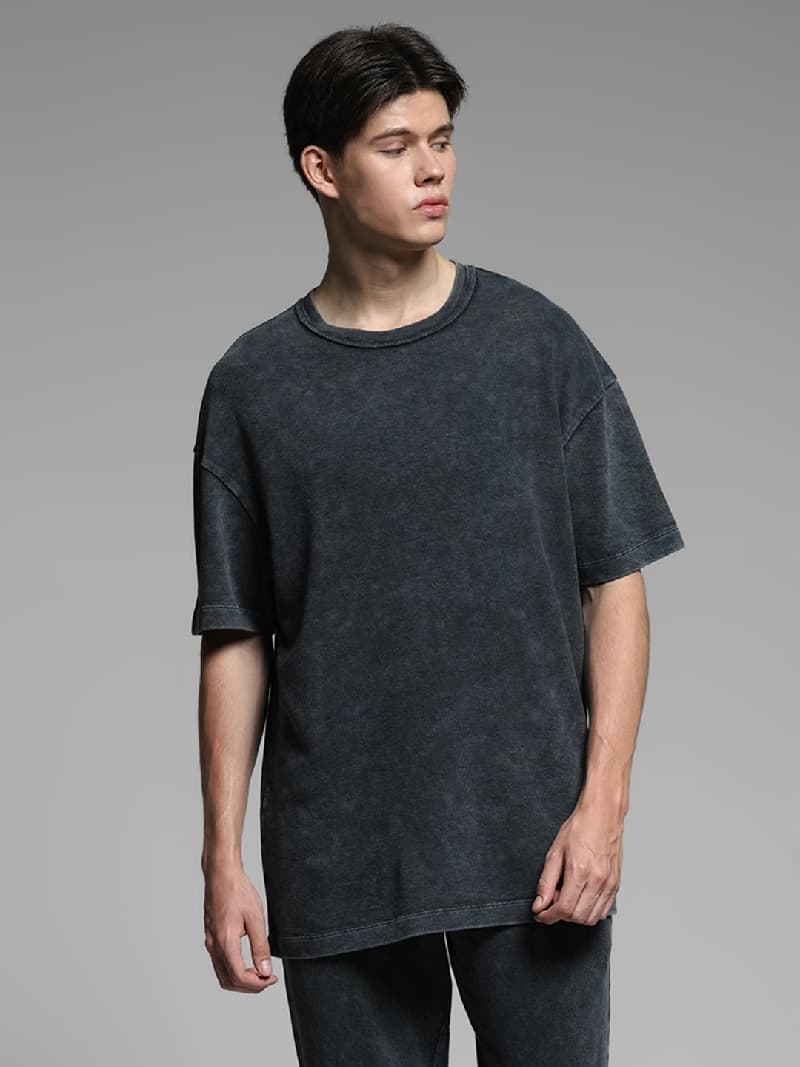 Men's Black Casual Oversized Fit Solid Half Sleeves Tshirt