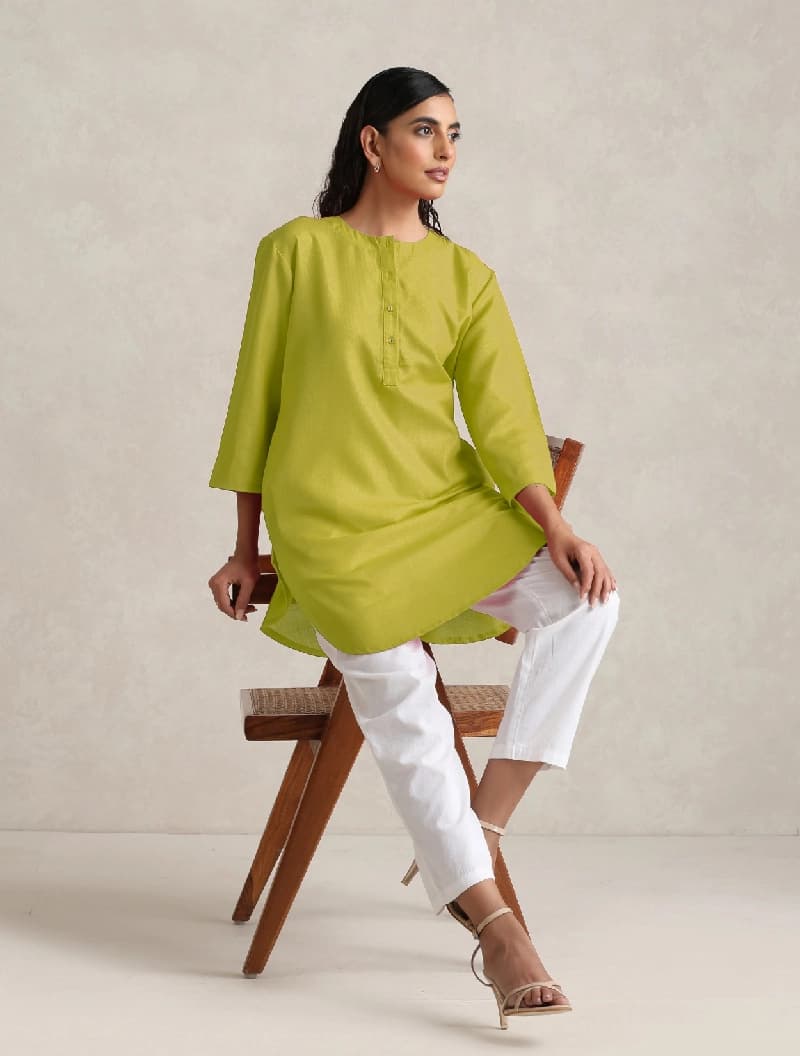 Women's Yellow Casual Solid Regular Fit Kurta