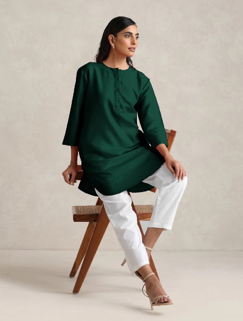 Women's Green Casual Solid Regular Fit Kurta