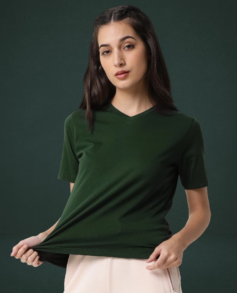 Women's Green Casual Solid Regular Fit Tshirt