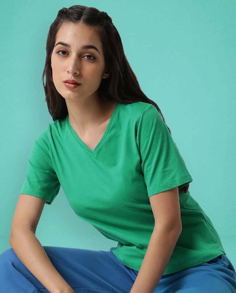 Women's Green Casual Solid Regular Fit Tshirt