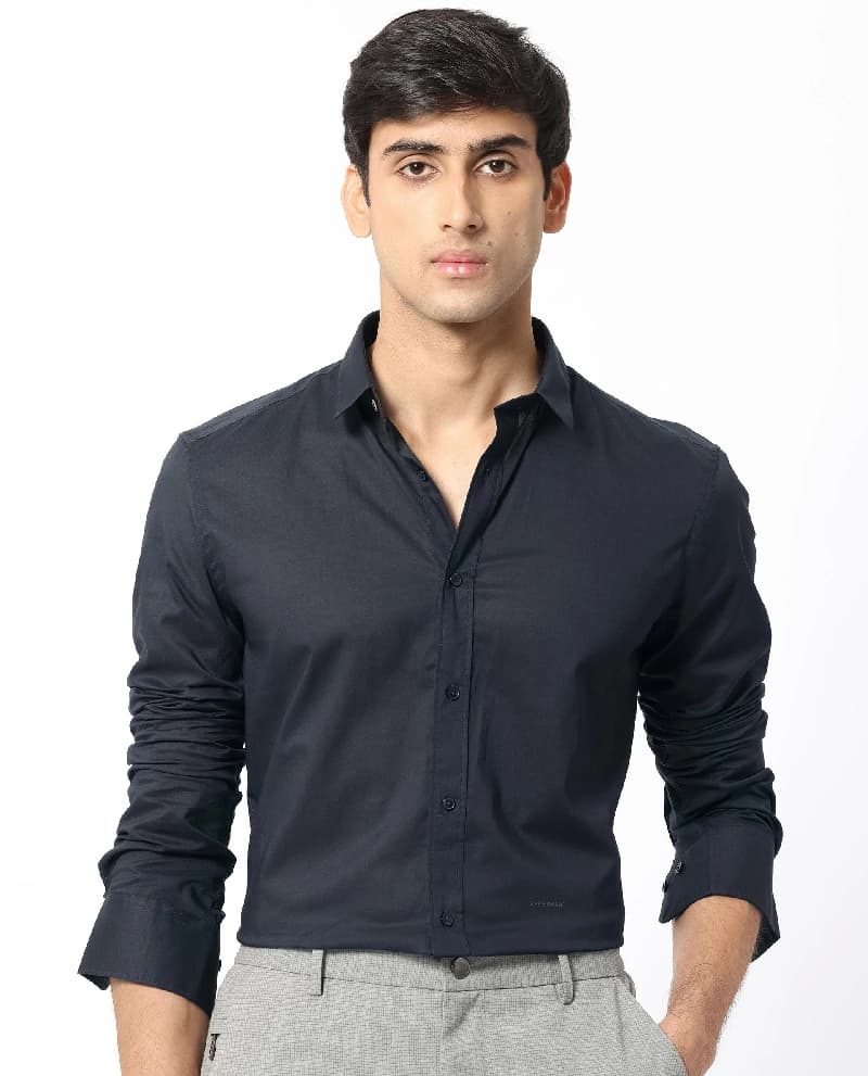 Men's Navy Casual Solid Regular Fit Shirt
