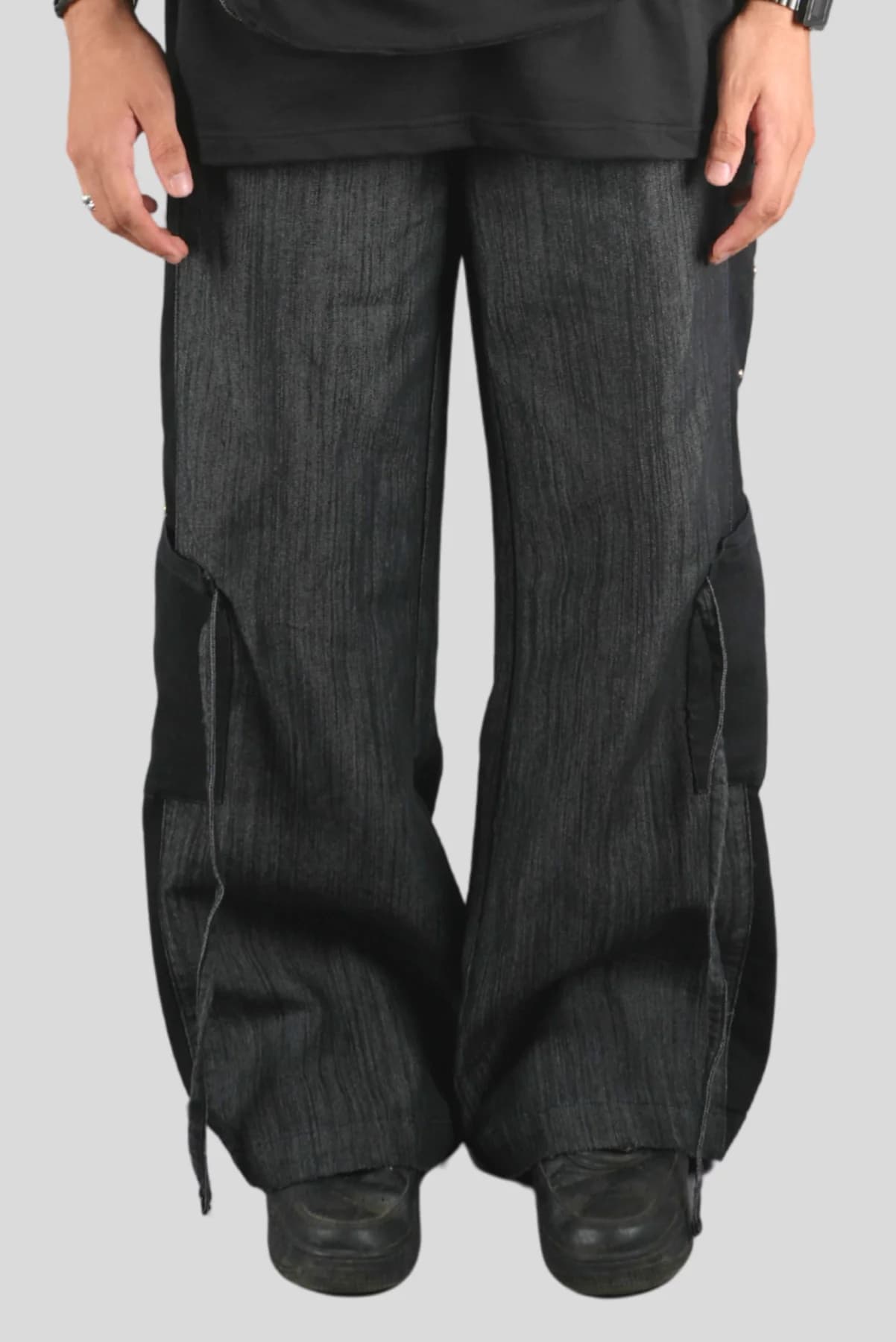Unisex Black Casual Solid Oversized Fit Cargos