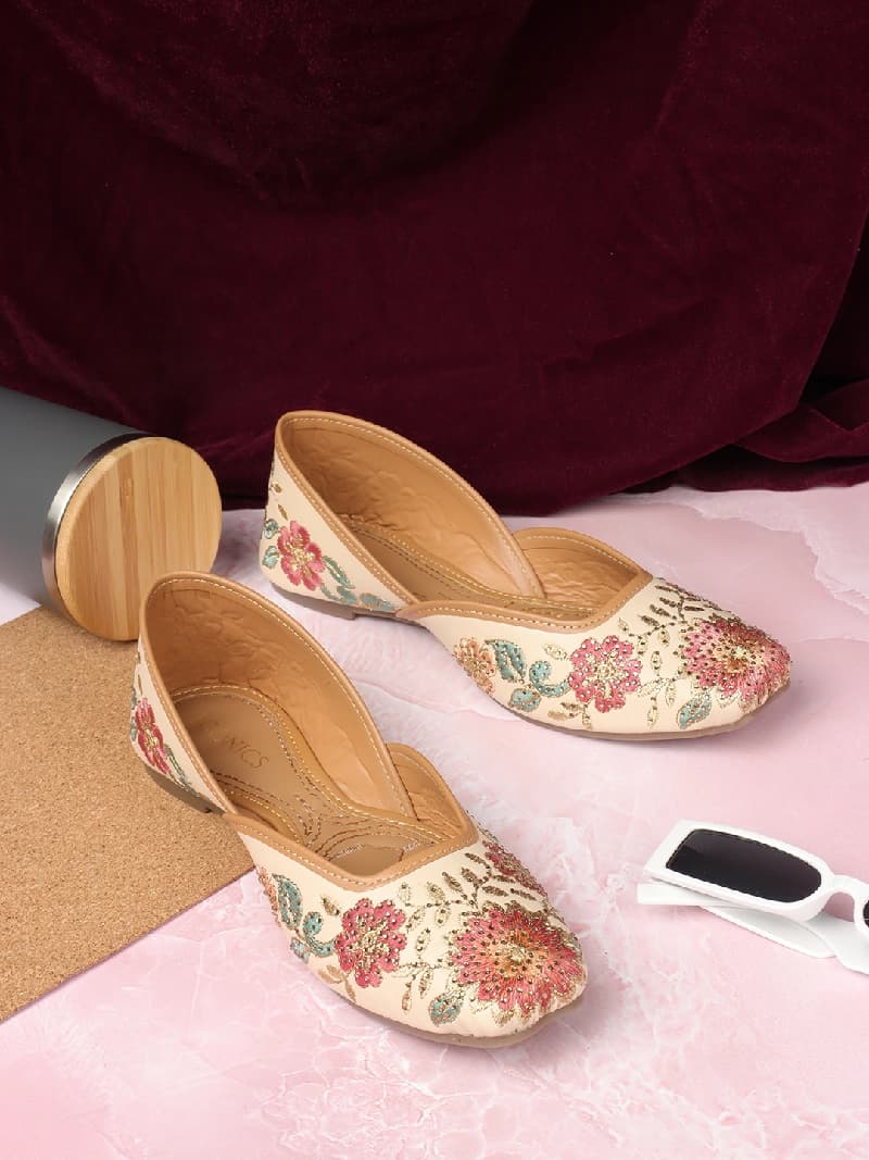 Women's Cream Ethnic Slip-On Casual Mojaris Shoes