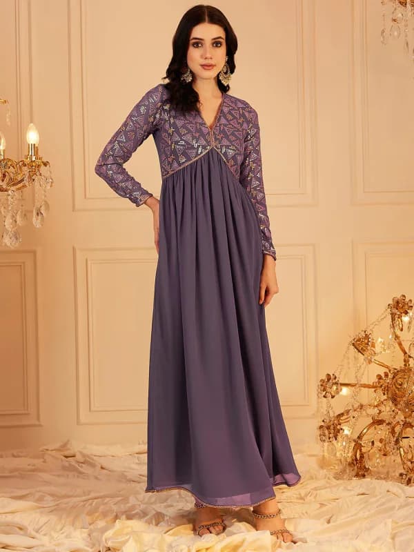 Latest Women Ethnic Dress Collection - Buy Online on Zilo | 60 Min Delivery Latest Women Ethnic Dress Collection - Buy Online on Zilo | 60 Min Delivery