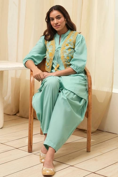 Women's Green Festive Embroidered Three Quarter Sleeves Kurta Set