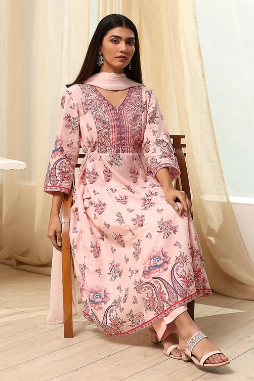 Women's Peach Festive Printed Three Quarter Sleeves Kurta Set