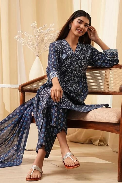 Women's Blue Festive Printed Three Quarter Sleeves Kurta Set