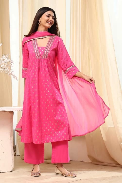 Women's Pink Festive Printed Three Quarter Sleeves Kurta Set