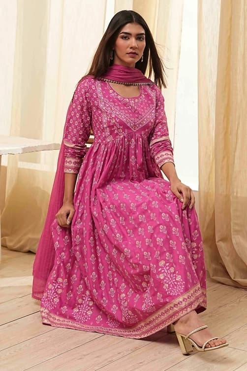 Women's Pink Festive Printed Three Quarter Sleeves Kurta Set