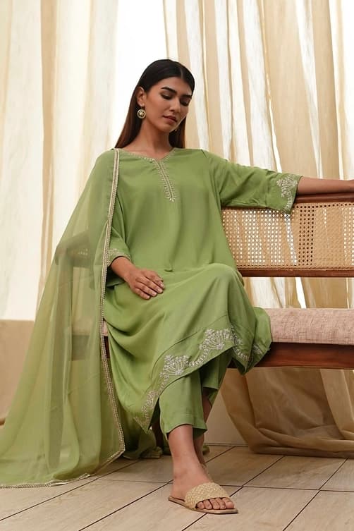 Women's Green Festive Embroidered Three Quarter Sleeves Kurta Set