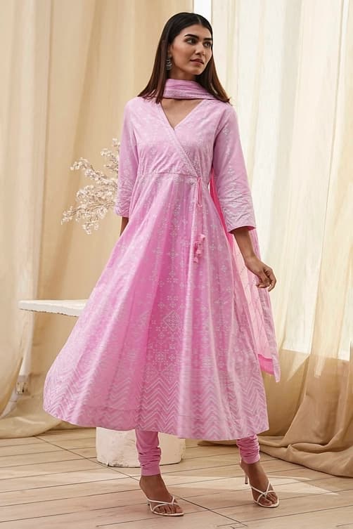 Women's Pink Festive Printed Three Quarter Sleeves Kurta Set