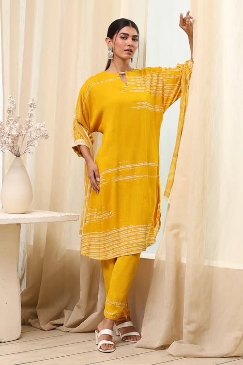 Women's Yellow Festive Printed Three Quarter Sleeves Kurta Set