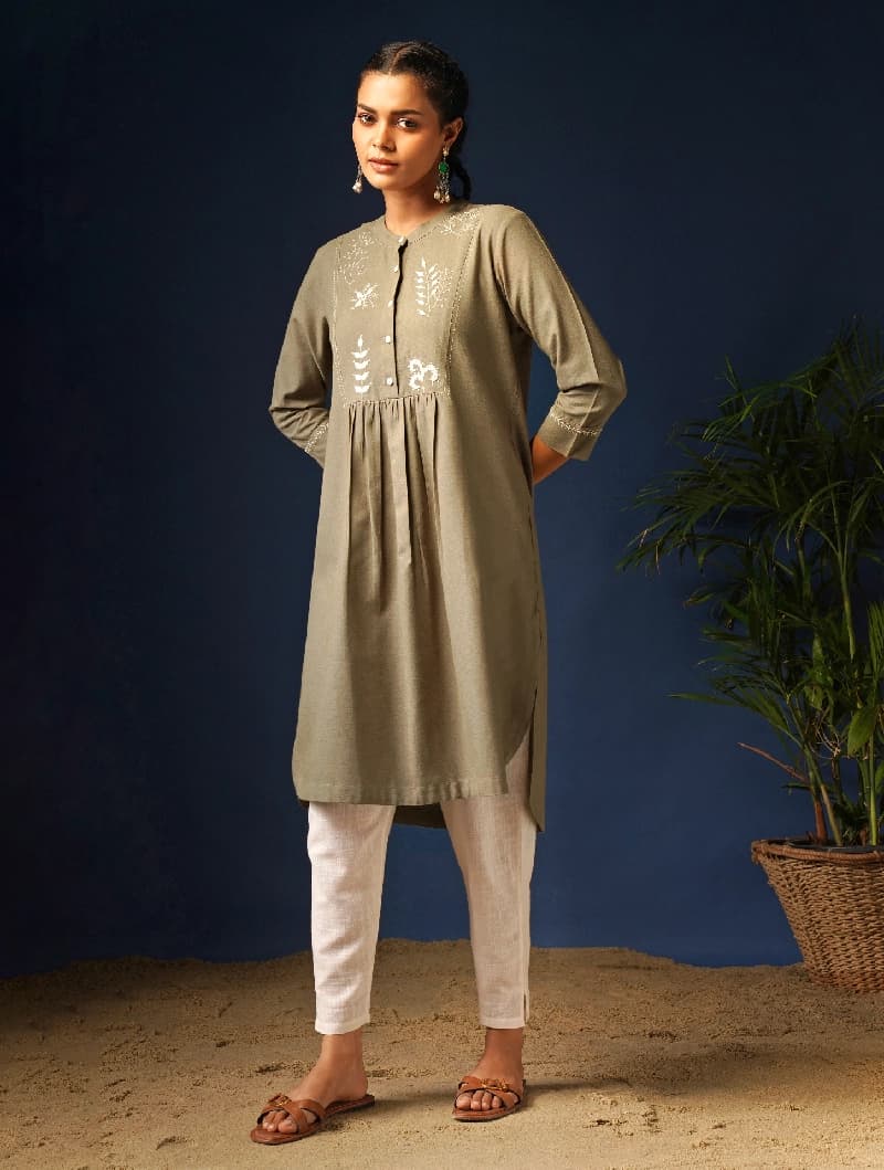 Women's Green Casual Solid Regular Fit Kurta