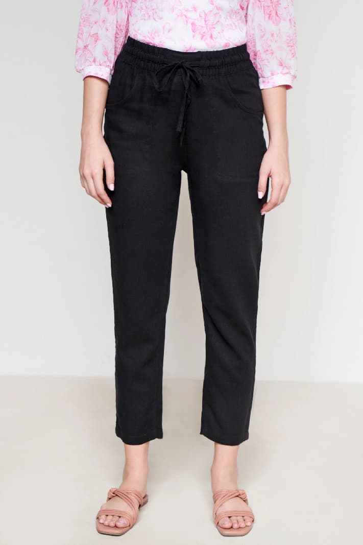 Women's Black Formal Solid Tapered Fit Trouser
