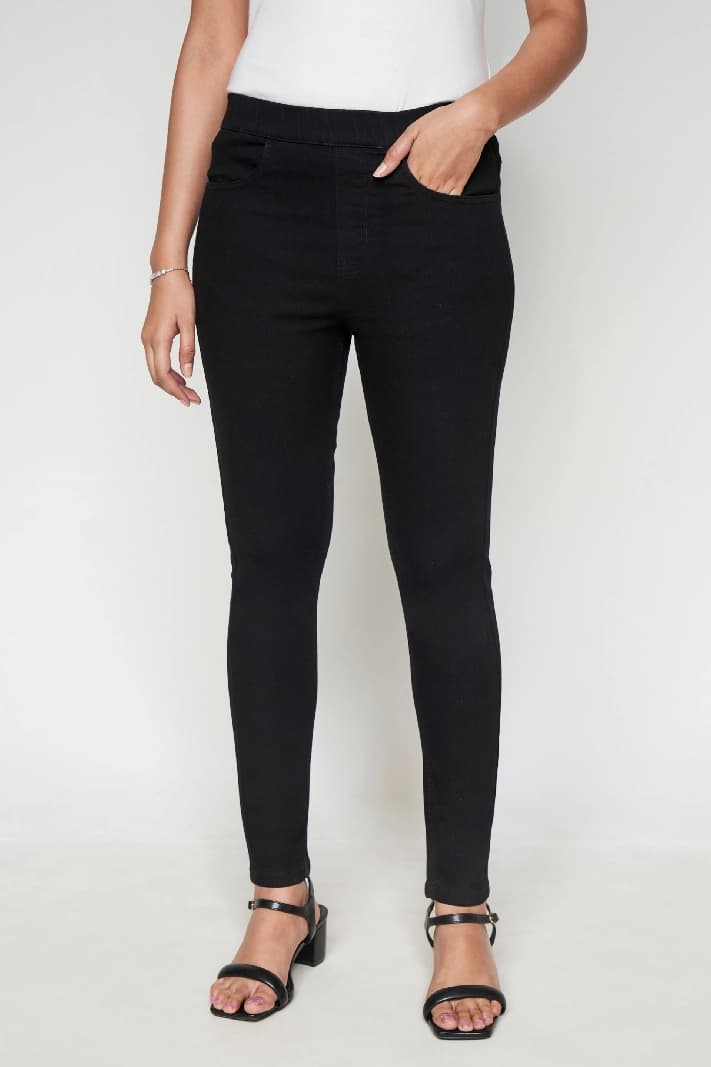 Women's Black Casual Solid Skinny Fit Jegging