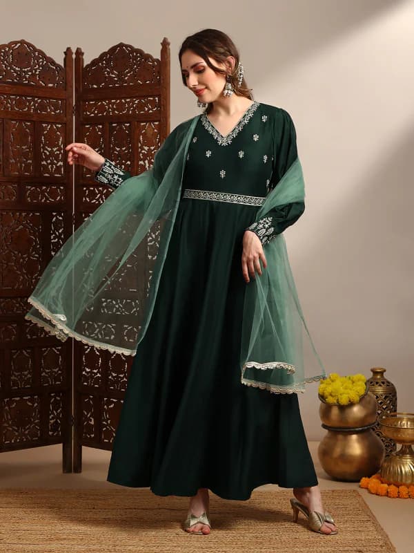 Latest Women Ethnic Dress Collection - Buy Online on Zilo | 60 Min Delivery Latest Women Ethnic Dress Collection - Buy Online on Zilo | 60 Min Delivery