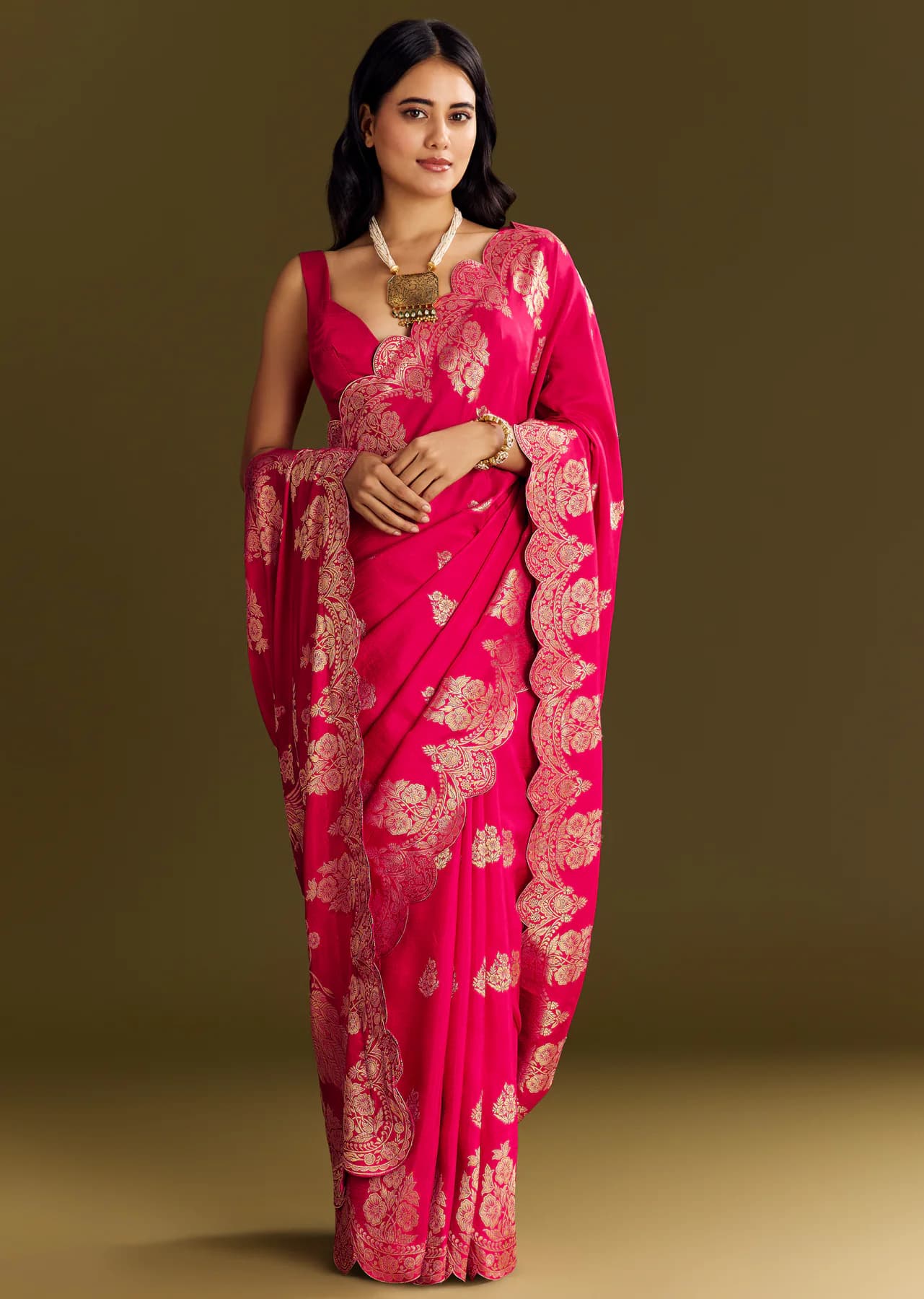 Women's Festive Pink Dola Silk Saree With Zari Border And All Over Booti