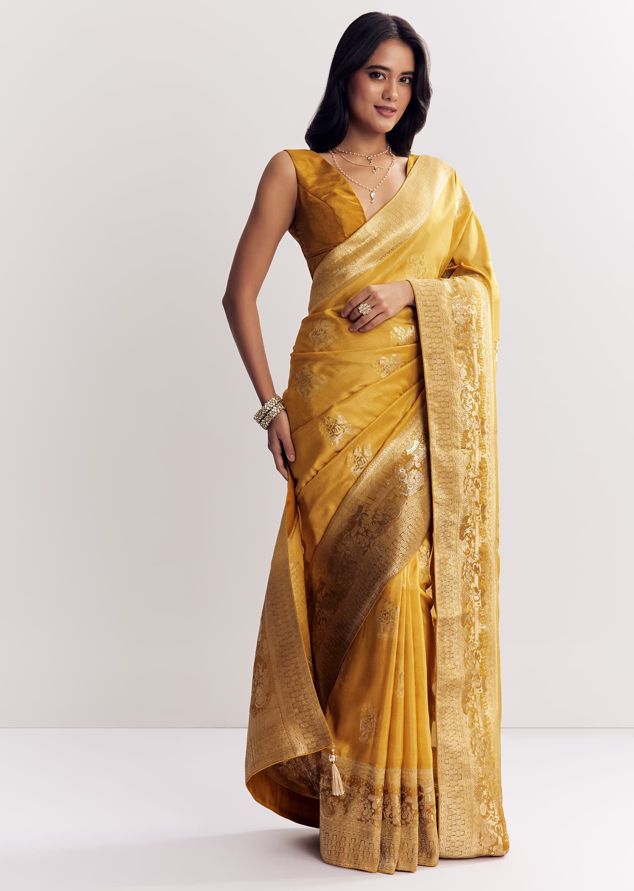 Women's Festive Georgette Saree With All Over Butti Woven Design