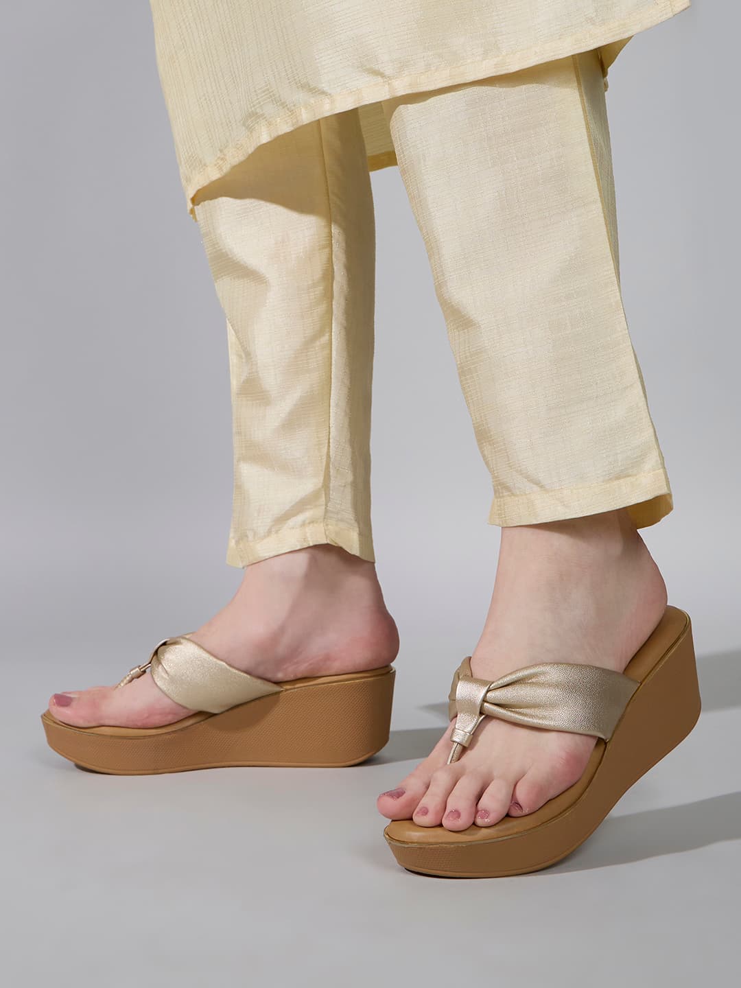 Women's Gold Casual Synthetic Wedge Heel Wedges Sandals