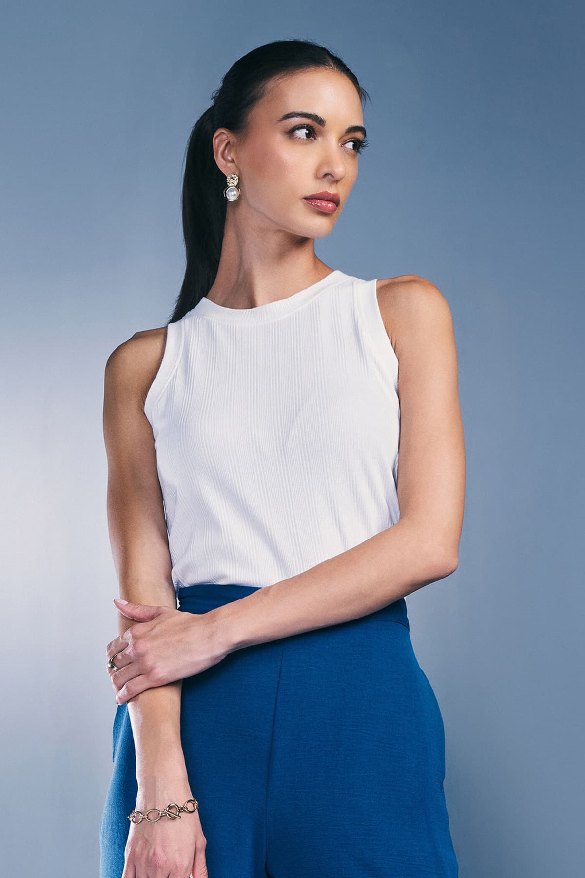 Women's White Casual Sleeveless Solid Tops