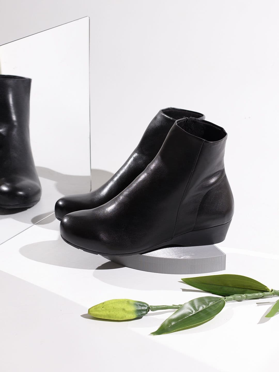 Women's Black Casual Synthetic Wedge Heel Ankle Boot